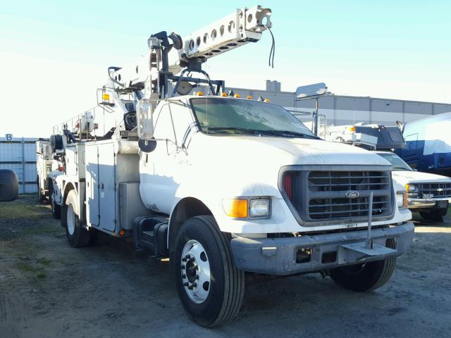 3FDXF75H5YMA31558 - 2000 FORD F750 SUPER WHITE photo 1