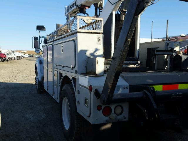 3FDXF75H5YMA31558 - 2000 FORD F750 SUPER WHITE photo 3