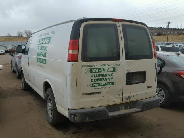 1GCGG25V371170626 - 2007 CHEVROLET EXPRESS G2 WHITE photo 3