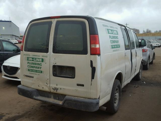 1GCGG25V371170626 - 2007 CHEVROLET EXPRESS G2 WHITE photo 4