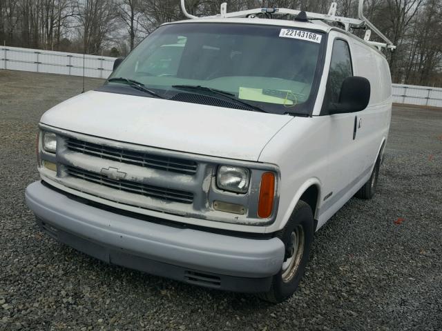 1GCEG15W8V1063577 - 1997 CHEVROLET G1500 WHITE photo 2