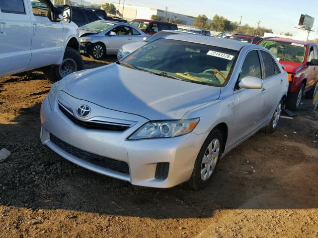 4T1BB3EK6BU137255 - 2011 TOYOTA CAMRY HYBR SILVER photo 2