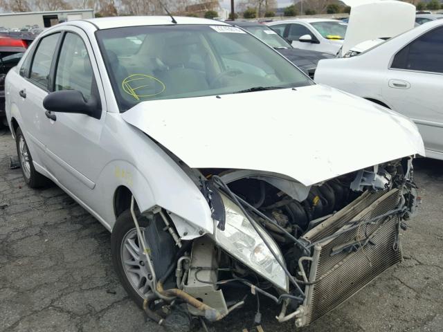 1FAFP34NX5W230121 - 2005 FORD FOCUS ZX4 WHITE photo 1