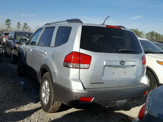 KNDJJ741995034998 - 2009 KIA BORREGO LX SILVER photo 3