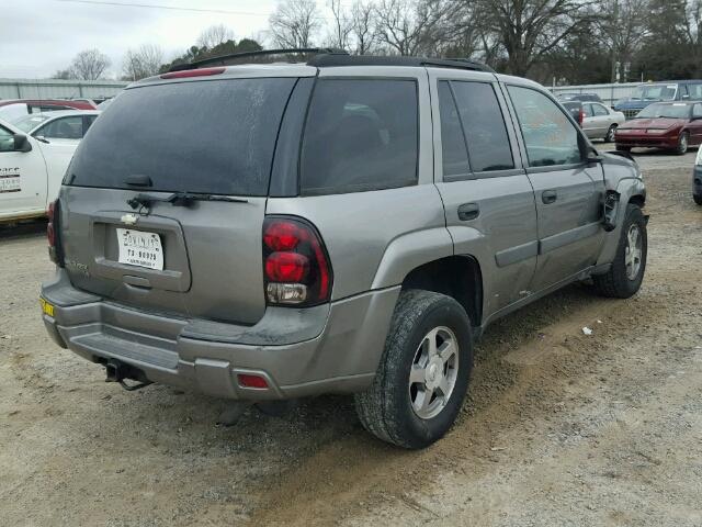 1GNDS13S452136777 - 2005 CHEVROLET TRAILBLAZE GRAY photo 4