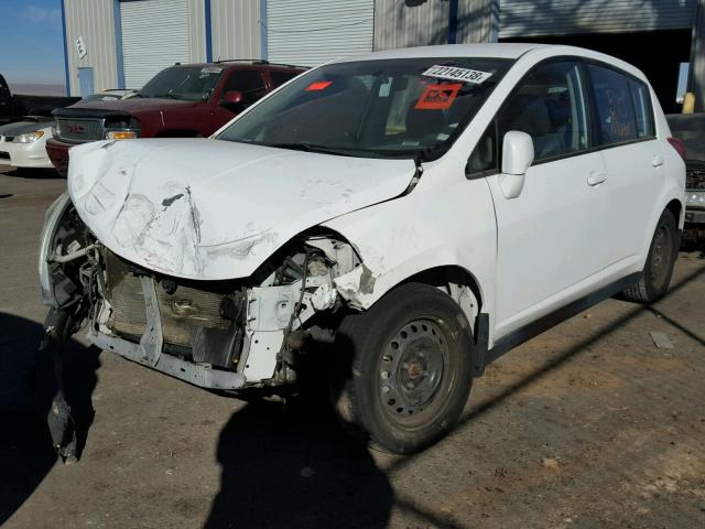 3N1BC13E29L441323 - 2009 NISSAN VERSA S WHITE photo 2