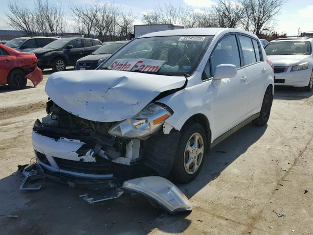 3N1BC13E77L446966 - 2007 NISSAN VERSA S WHITE photo 2