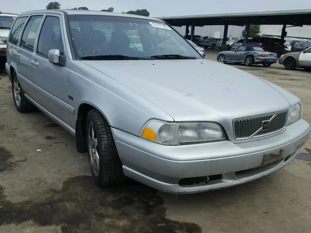 YV1LW567XW2448847 - 1998 VOLVO V70 GLT SILVER photo 1