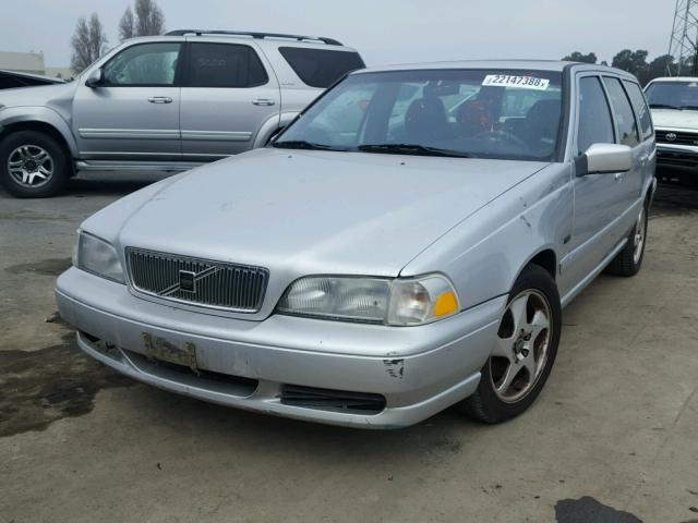 YV1LW567XW2448847 - 1998 VOLVO V70 GLT SILVER photo 2