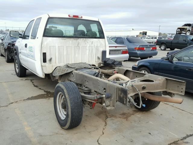 1GBHC29UX4E240259 - 2004 CHEVROLET SILVERADO WHITE photo 3