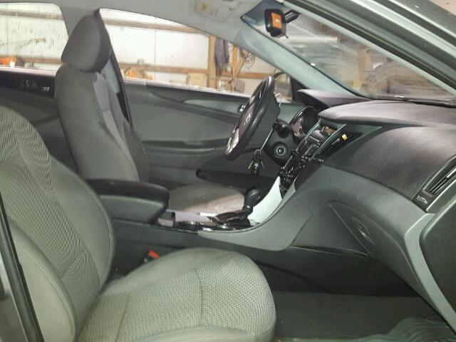 5NPEB4AC2CH379090 - 2012 HYUNDAI SONATA GLS GRAY photo 5