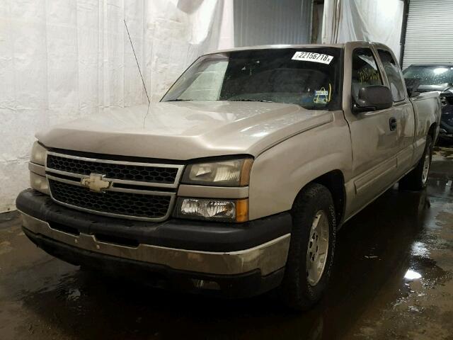 1GCEC19ZX7Z202631 - 2007 CHEVROLET SILVERADO SILVER photo 2