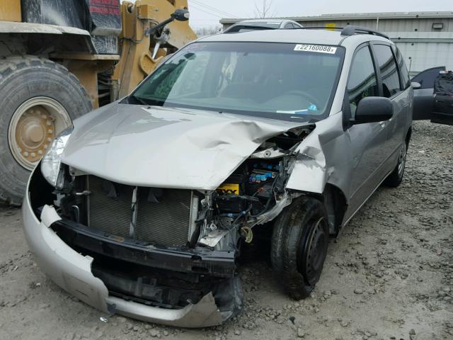 5TDZA23C26S455458 - 2006 TOYOTA SIENNA CE SILVER photo 2