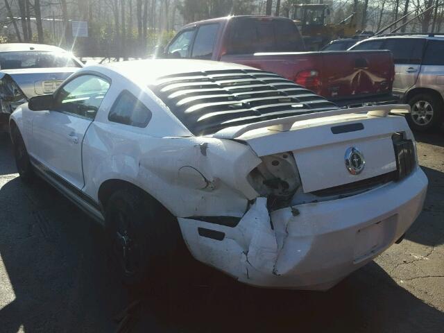 1ZVFT80N065263612 - 2006 FORD MUSTANG WHITE photo 3