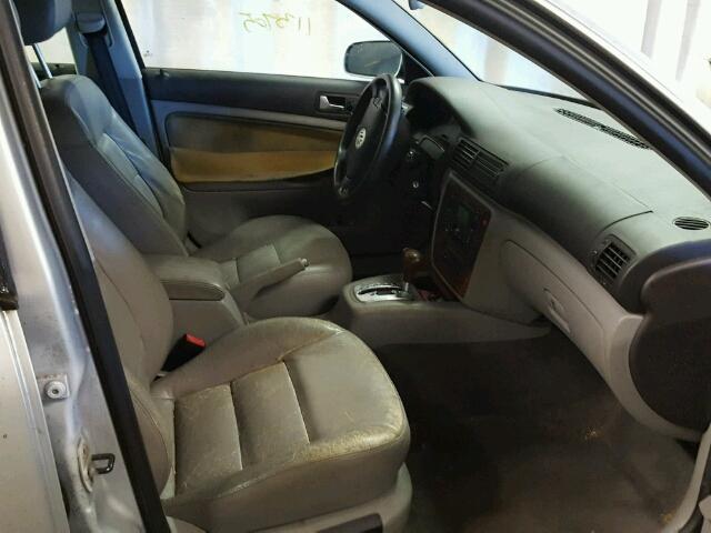 WVWRH63B54P098763 - 2004 VOLKSWAGEN PASSAT GLX SILVER photo 5