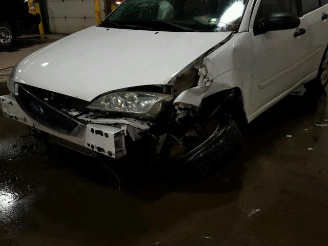 1FAFP34N67W360609 - 2007 FORD FOCUS ZX4 WHITE photo 10