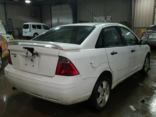 1FAFP34N67W360609 - 2007 FORD FOCUS ZX4 WHITE photo 4