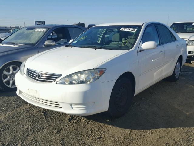 4T1BE32K56U747875 - 2006 TOYOTA CAMRY LE WHITE photo 2