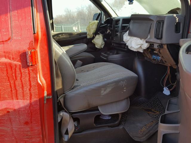 1GCGG25V661105199 - 2006 CHEVROLET EXPRESS G2 RED photo 5