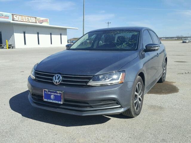 3VWDB7AJ6HM357541 - 2017 VOLKSWAGEN JETTA SE GRAY photo 2