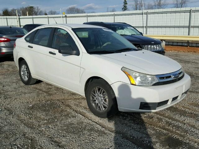 1FAHP35N39W153749 - 2009 FORD FOCUS SE WHITE photo 1