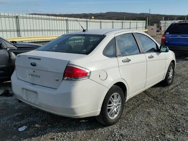 1FAHP35N39W153749 - 2009 FORD FOCUS SE WHITE photo 4