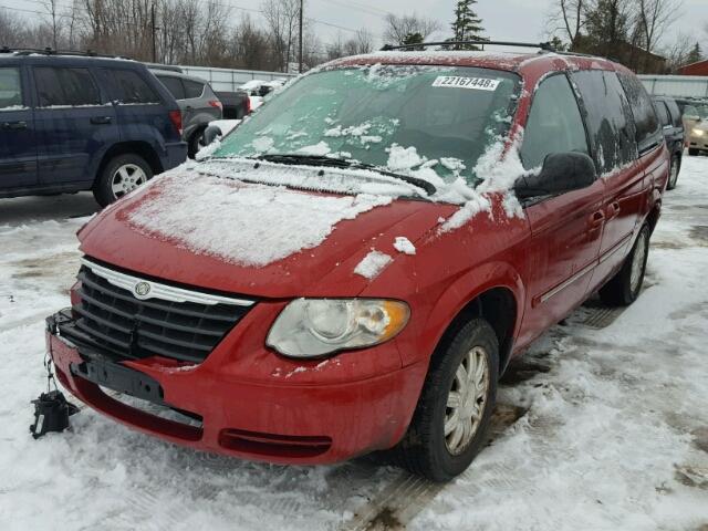 2A4GP54L26R671058 - 2006 CHRYSLER TOWN & COU MAROON photo 2