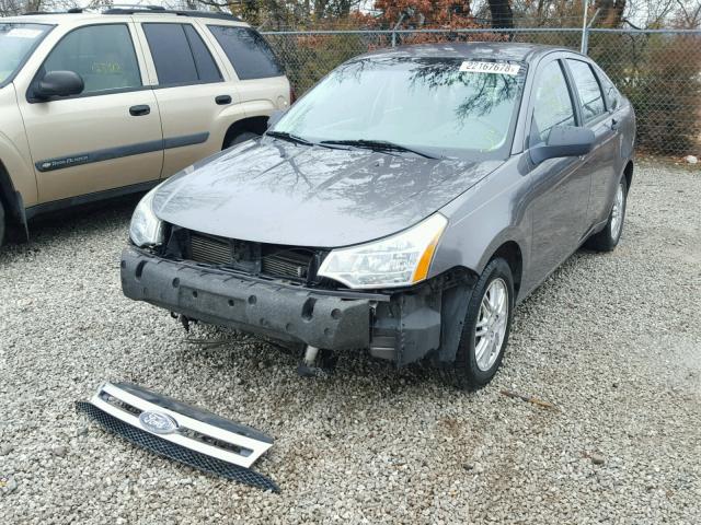 1FAHP35N19W225290 - 2009 FORD FOCUS SE GRAY photo 2