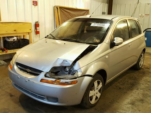 KL1TD66616B593209 - 2006 CHEVROLET AVEO BASE SILVER photo 2