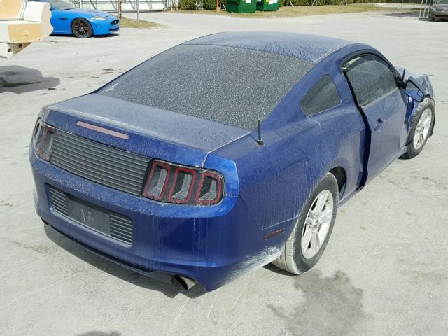 1ZVBP8AM6D5205686 - 2013 FORD MUSTANG BLUE photo 4