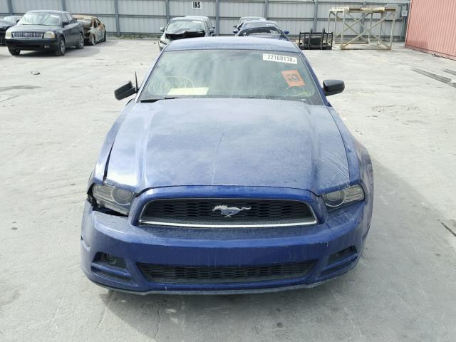 1ZVBP8AM6D5205686 - 2013 FORD MUSTANG BLUE photo 9