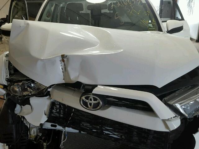 JTEBU5JR2G5399879 - 2016 TOYOTA 4RUNNER SR WHITE photo 7