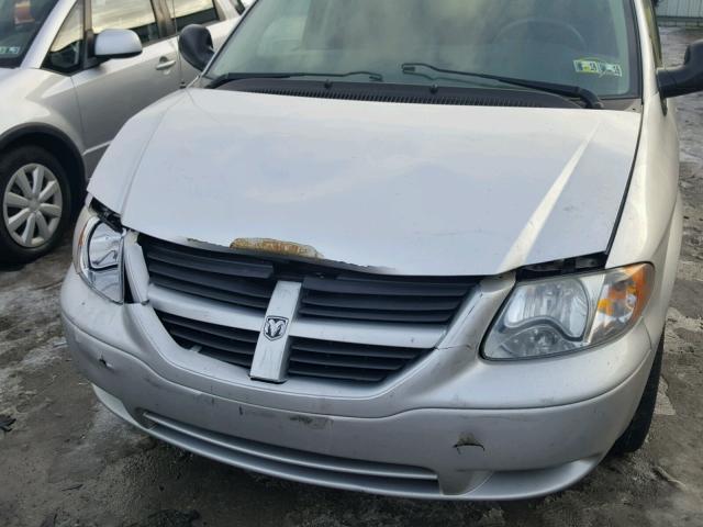 1D4GP45R85B353948 - 2005 DODGE CARAVAN SX SILVER photo 9