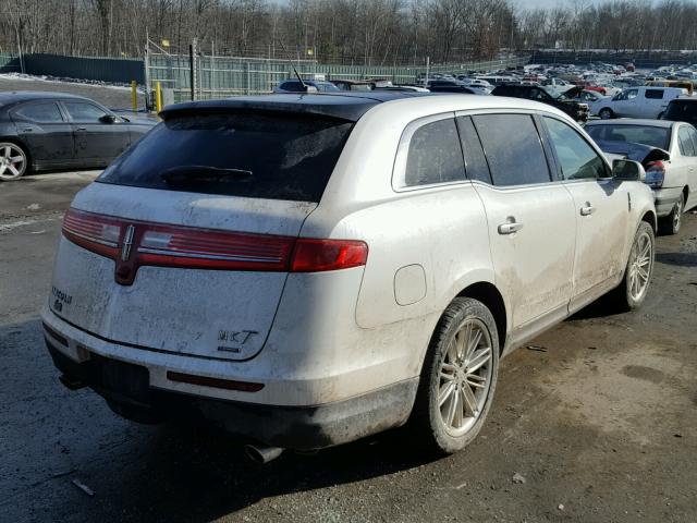 2LMHJ5AT0FBL03583 - 2015 LINCOLN MKT WHITE photo 4