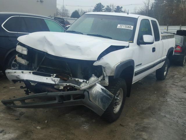 1GCHK29GX2E153810 - 2002 CHEVROLET SILVERADO WHITE photo 2