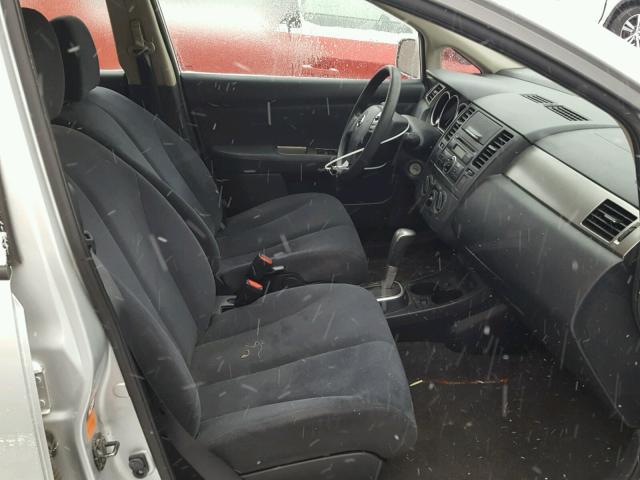 3N1BC13E79L500012 - 2009 NISSAN VERSA S SILVER photo 5