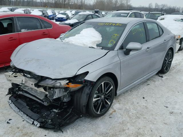 4T1B61HK0JU051684 - 2018 TOYOTA CAMRY XSE SILVER photo 2