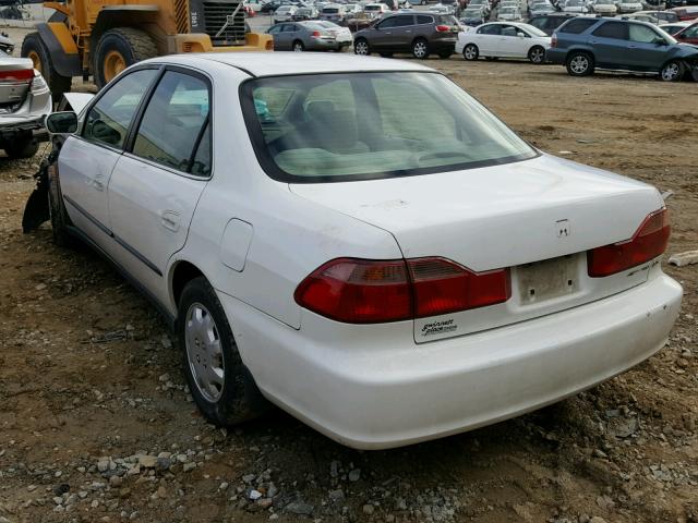 1HGCG5648WA232270 - 1998 HONDA ACCORD LX WHITE photo 3