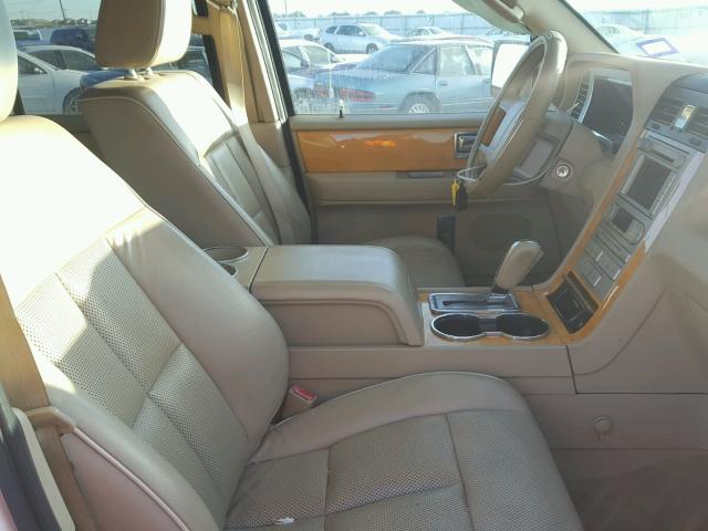 5LMFL28567LJ14437 - 2007 LINCOLN NAVIGATOR WHITE photo 5