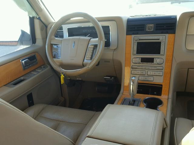 5LMFL28567LJ14437 - 2007 LINCOLN NAVIGATOR WHITE photo 9