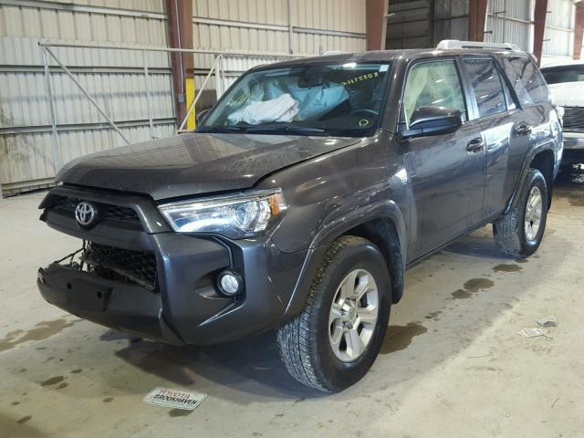 JTEZU5JR5G5119323 - 2016 TOYOTA 4RUNNER SR GRAY photo 2