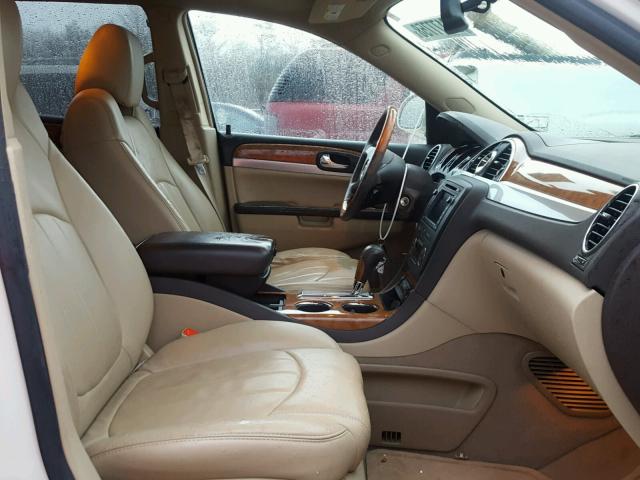 5GAER23718J305143 - 2008 BUICK ENCLAVE CX WHITE photo 5