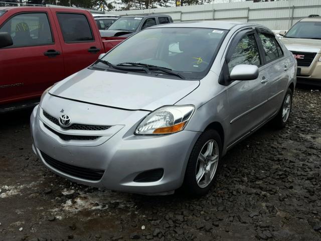 JTDBT923881207785 - 2008 TOYOTA YARIS GRAY photo 2