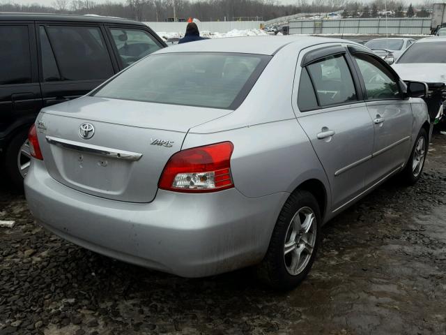 JTDBT923881207785 - 2008 TOYOTA YARIS GRAY photo 4