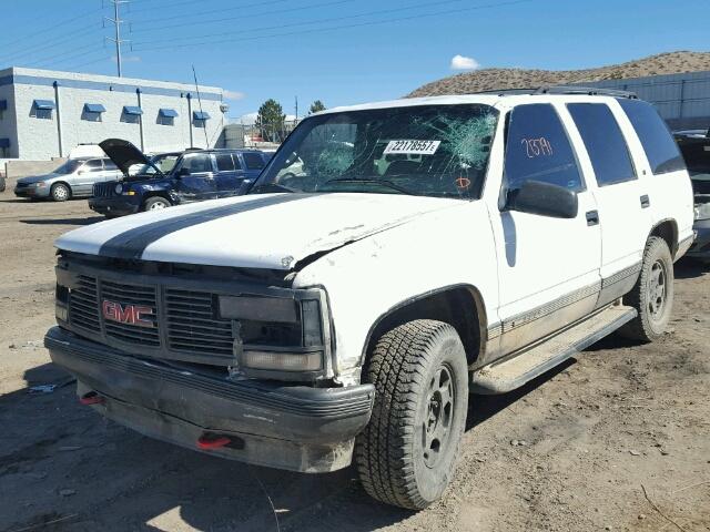 1GKEK13RXWJ724088 - 1998 GMC YUKON WHITE photo 2