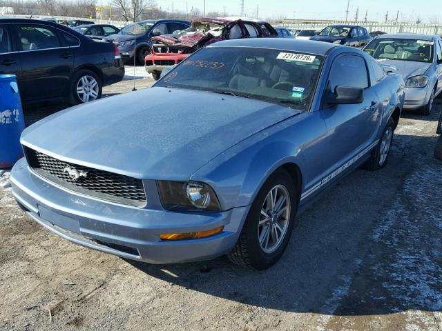 1ZVFT80N155232237 - 2005 FORD MUSTANG BLUE photo 2