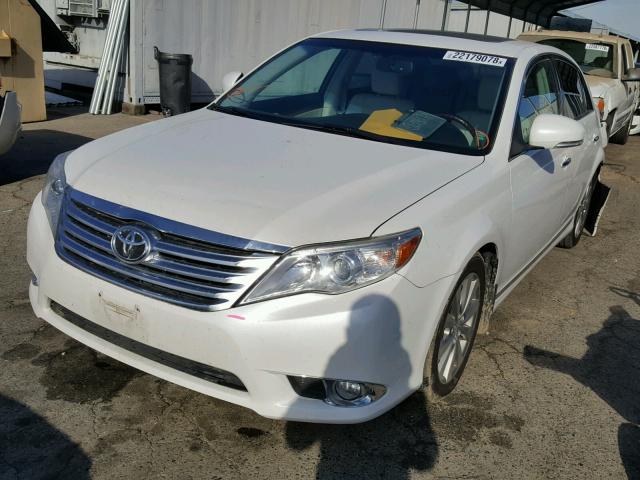 4T1BK3DB4BU429584 - 2011 TOYOTA AVALON BAS WHITE photo 2