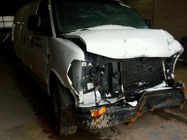 1GTHG39U261153214 - 2006 GMC SAVANA G35 WHITE photo 1