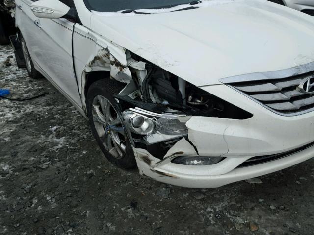 5NPEC4AC6CH324543 - 2012 HYUNDAI SONATA SE WHITE photo 9