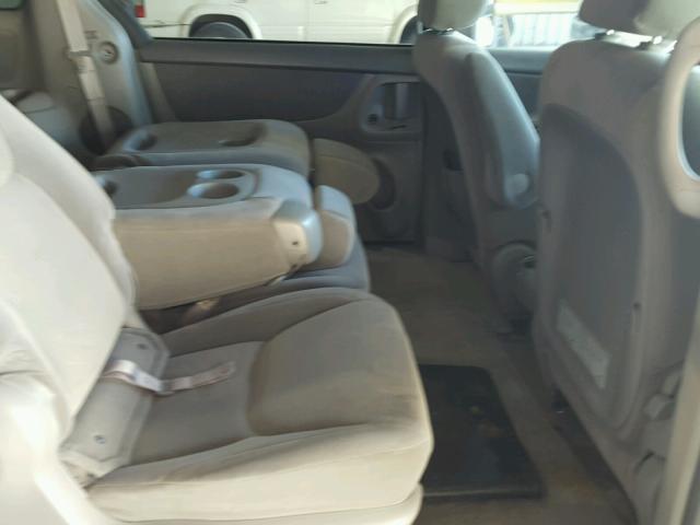 5TDZA23C05S341831 - 2005 TOYOTA SIENNA CE SILVER photo 6